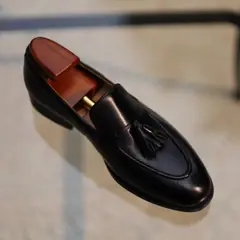 Ugentle кожаные лоферы с кисточками — чёрные